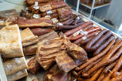 De la noi, din Bihor: Magazin cu produse preparate doar după rețete locale, de dragul gustului bihorean (FOTO)